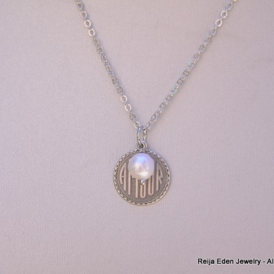 Amour Necklace