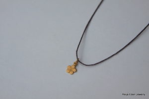 gold clover leaf necklace